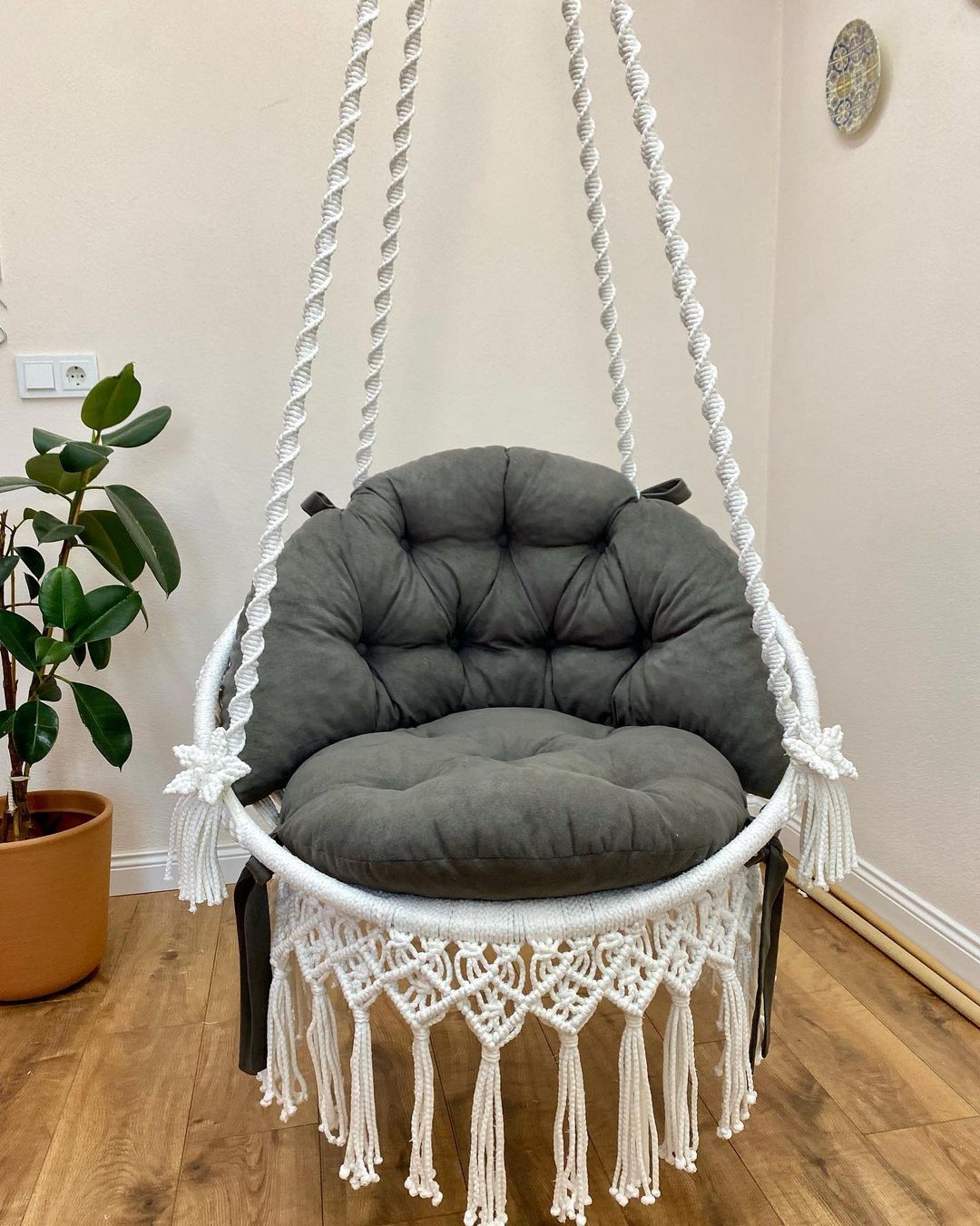 Hanging Macrame Swing Chair for Garden - Bohemian Indoor and Outdoor Seating